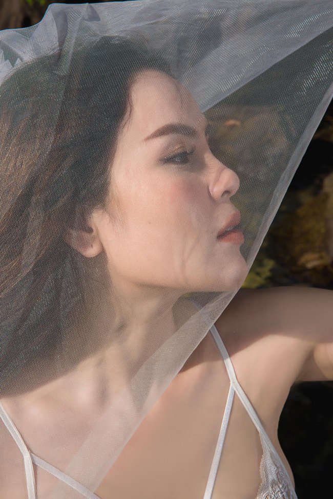Chiêu đẹp như gái đôi mươi của &#34;hoa hậu rửa chân cho chồng&#34; - 4