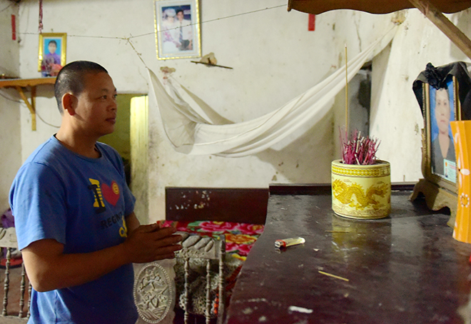 MS1804 - Rớt nước mắt cảnh gà trống lầm lũi nuôi 8 con thơ - 2