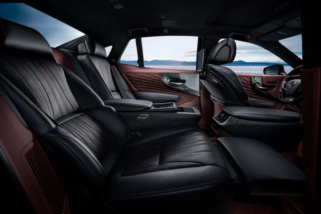 Lexus LS 500 Luxury 2018 giá từ 4,55 tỷ đồng - 3