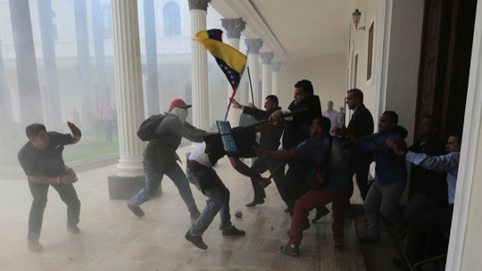 Venezuela: Người dân ném chết gia súc để lấy cái ăn - 4