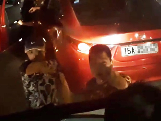 Pháp luật - Vụ cầm gậy "nói chuyện" sau va chạm xe: 3 người bị xử lý