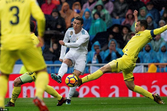 Ronaldo cực đỉnh của &#34;chân gỗ&#34;: Kiệt quệ dứt điểm 11 ăn 0 - 3