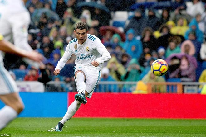 Ronaldo cực đỉnh của &#34;chân gỗ&#34;: Kiệt quệ dứt điểm 11 ăn 0 - 2