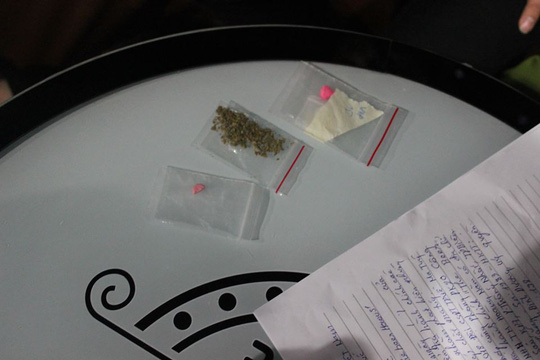 Đột kích quán bar, lòi ra... ma túy - 3