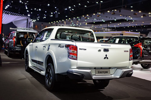 Mitsubishi Triton 2018 cải tiến có giá từ 345 triệu đồng - 2