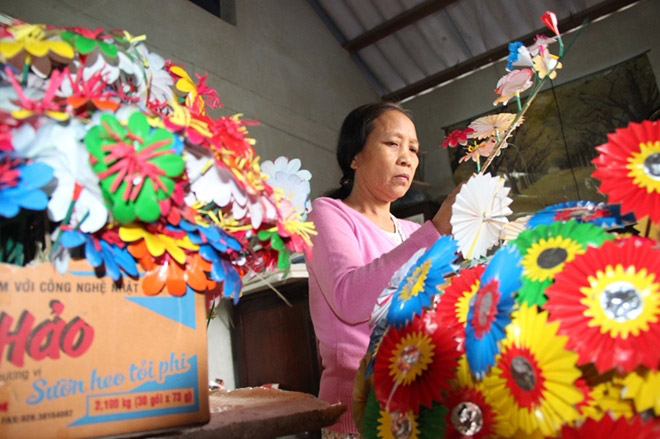 Làng nghề sản xuất hoa giấy “độc nhất vô nhị” ở Cố đô Huế - 10