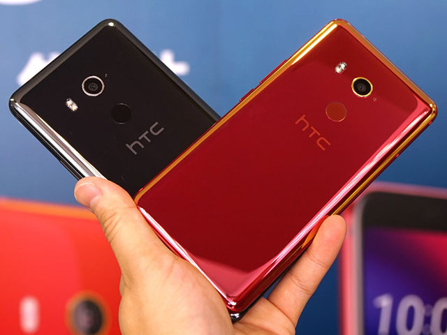 HTC U11 EYEs ra mắt với camera selfie kép, mở khóa khuôn mặt, giá bằng nửa iPhone X