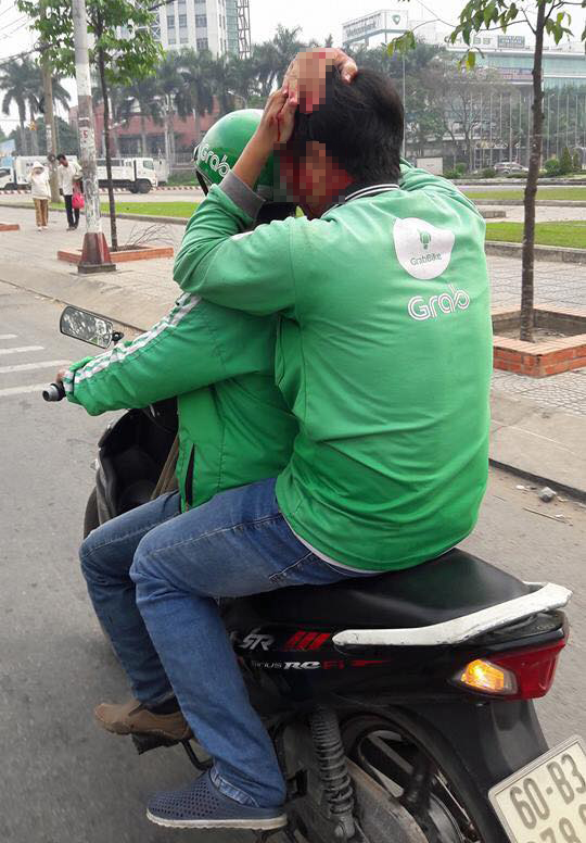 Tài xế Grabbike toác đầu sau ẩu đả với tài xế xe ôm truyền thống - 1