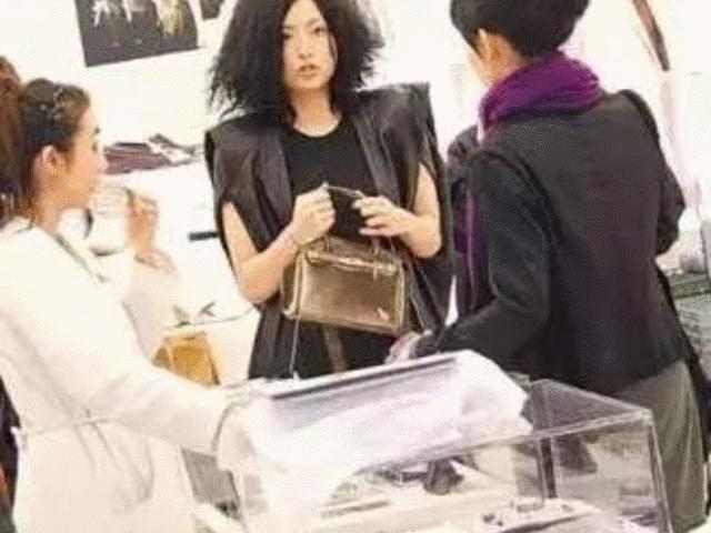 Đời sống Showbiz - "Nữ hoàng đốt tiền" tiêu 3 tỷ đồng chưa đầy một tiếng