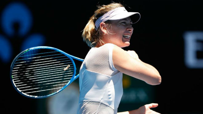 Australian Open: Sharapova &#34;gây bão&#34; cởi áo giữa thanh thiên bạch nhật - 1