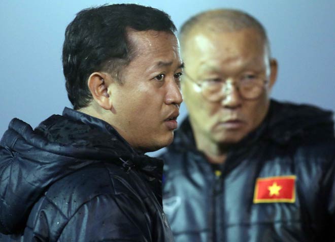 U23 Việt Nam đấu Syria: HLV Park Hang Seo &#34;phát cáu&#34; vì sân tập - 3