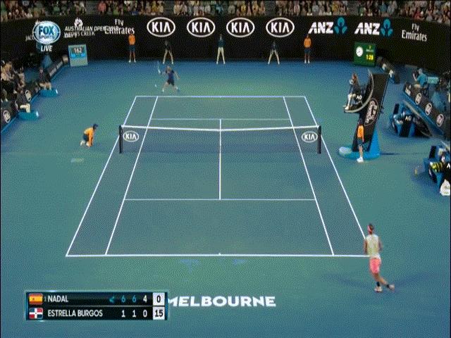 Kiệt tác Australian Open: Nadal xé gió bẻ bóng ”góc chết”, đối thủ nằm sân