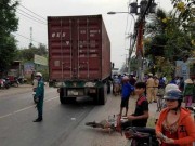 Tin tức trong ngày - Nam sinh lớp 10 tử vong trên đường, người thân gào khóc đau đớn