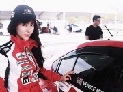 Thể thao - &quot;Bóng hồng&quot; làm điên đảo đường đua: Quá đẹp và quá &quot;nguy hiểm&quot;