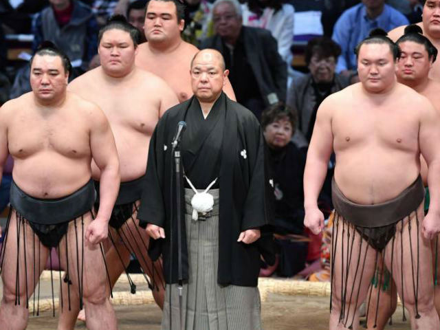 Thể thao - Chấn động Sumo: "Yêu râu xanh" 65 tuổi say rượu hãm hại đồng nghiệp