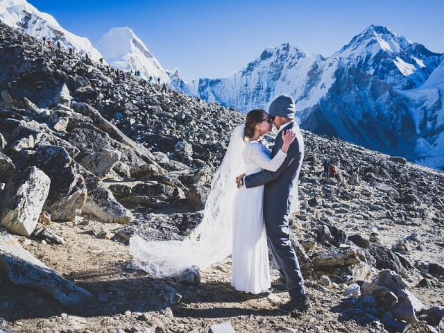 Bạn trẻ - Cuộc sống - Cặp đôi khiến thế giới ngưỡng mộ bởi cùng leo lên đỉnh Everest làm đám cưới