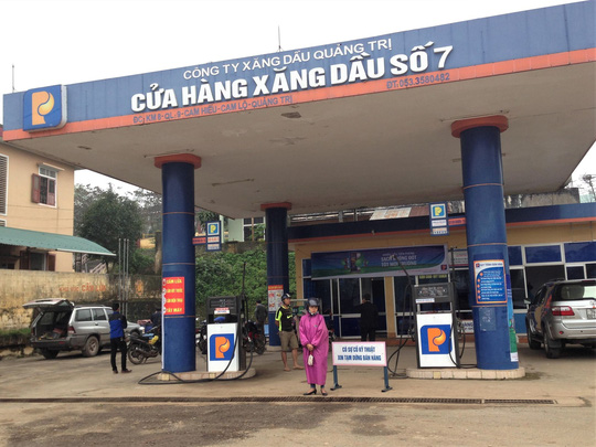 Hàng loạt xe chết máy, kiểm tra bồn chứa xăng phát hiện 150 lít nước - 1