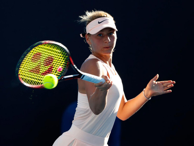 Đọ sắc Australian Open: Sharapova, Bouchard &#34;xách dép&#34; 2 thiếu nữ &#34;trăng tròn&#34; - 4