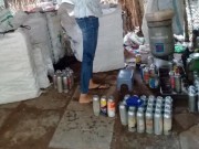 Thị trường - Tiêu dùng - Phá điểm sang chiết gas trái phép, thu hàng ngàn bình gỉ sét