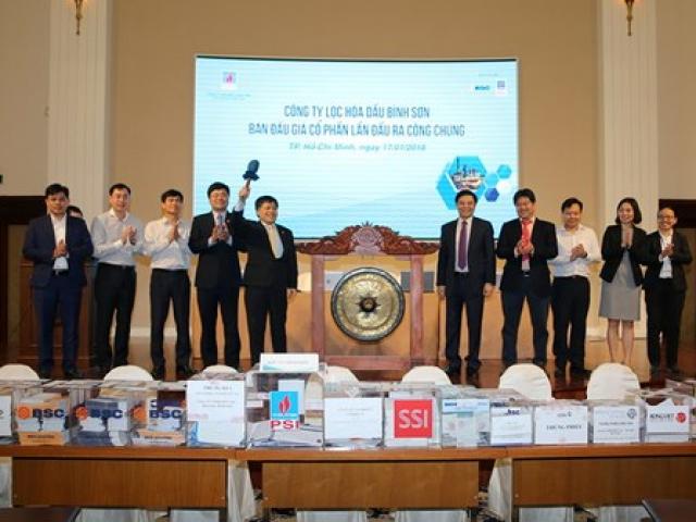 Kinh doanh - Kỷ lục khó tin đấu giá cổ phần Lọc dầu Dung Quất: 14,8 triệu đồng/cổ phần