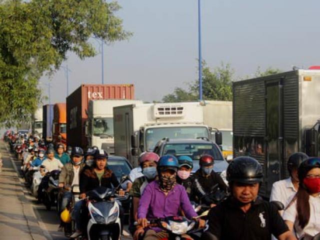 Tin tức trong ngày - "Chết đứng" trên đường vào cảng Cát Lái