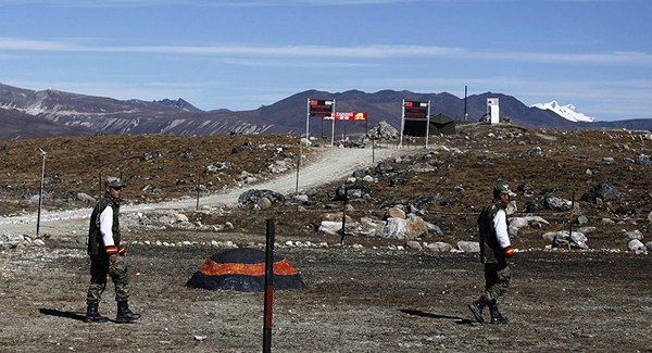 Trung Quốc xây khu quân sự sát biên giới Ấn Độ - 1
