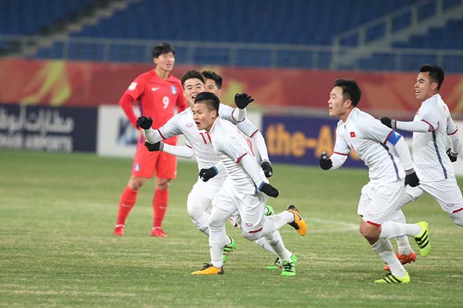 U23 VN thăng hoa: Xe bus Park Hang Seo chất lượng không kém Mourinho - 1