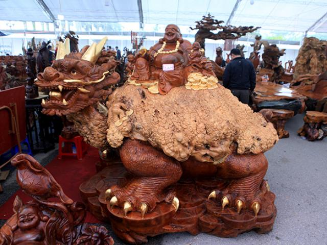 Tin tức trong ngày - Sở hữu gỗ lũa quý hình "rùa hóa rồng", chủ nhân ra giá 600 triệu