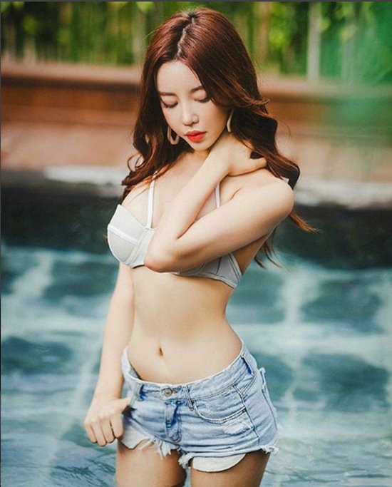 Đối thủ quá mạnh, &#34;hoa hậu Việt lộ ảnh nóng&#34; có cửa lọt chung kết? - 2
