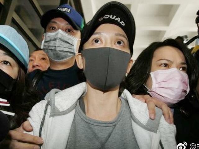 Đời sống Showbiz - "Mỹ nữ tuột bikini" lộ bí mật đời tư vì quản lý cũ lỡ miệng