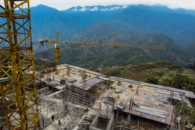 Xứ sở sương mù đẹp nhất Việt Nam bị “băm nát”, du khách chán nản - 2