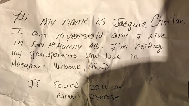 Dọn rác bờ biển, cậu bé Anh nhặt được tin nhắn thú vị từ châu lục khác - 2