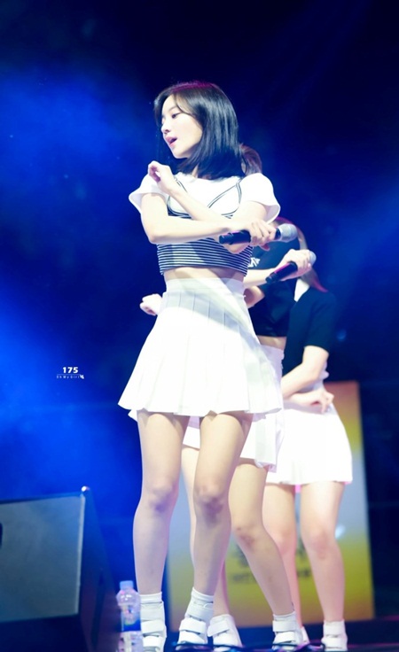 Vòng eo quá nhỏ luôn phải "buộc quần túm áo" của mỹ nhân Hàn - 6