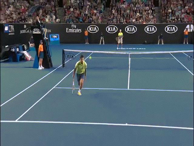 Kiệt tác Australian Open: Federer cũng nể, Thiem ra vợt như ”ảo thuật”