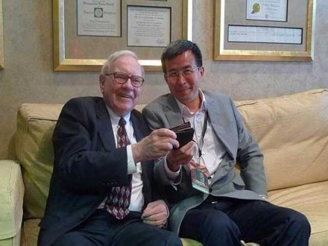Warren Buffett của Trung Quốc: Fan cuồng của “bản gốc”, từng từ chối đầu tư cho Jack Ma