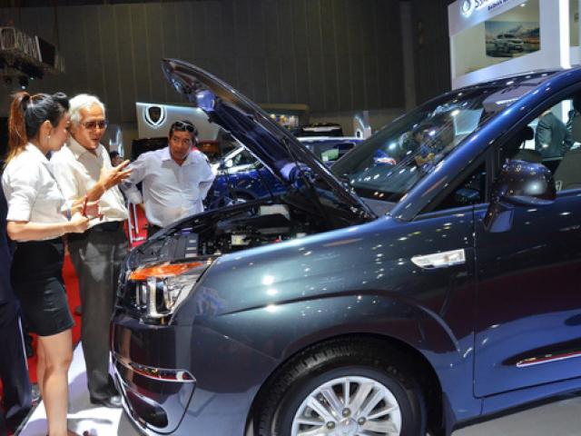 Thị trường - Tiêu dùng - Người mua ô tô vẫn phải chờ "dài cổ"