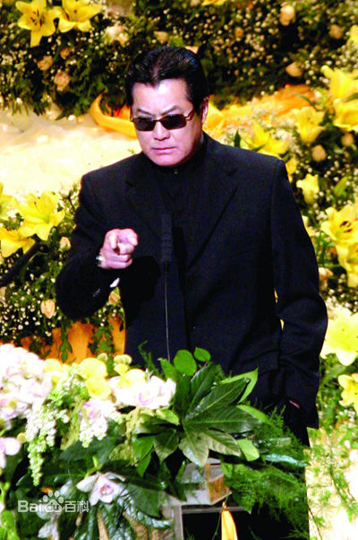 Chân dung tài tử kiêm mafia điển trai bị tố cưỡng bức ngọc nữ phim 18+ - 6