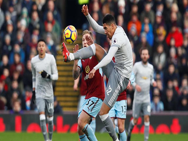 Video, kết quả bóng đá Burnley - MU: Kịch chiến bạo lực, phòng ngự lên ngôi