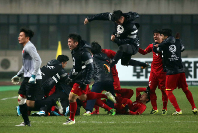 U23 Việt Nam vào bán kết: Park Hang Seo bật khóc, HLV Iraq khâm phục - 1