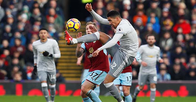 Burnley - MU: Kịch chiến bạo lực, phòng ngự lên ngôi - 1