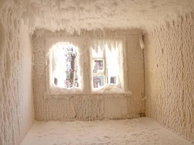 Thế giới - Nhà hoang hóa "cung điện băng tuyết" vì giá rét âm 61 độ C ở Nga