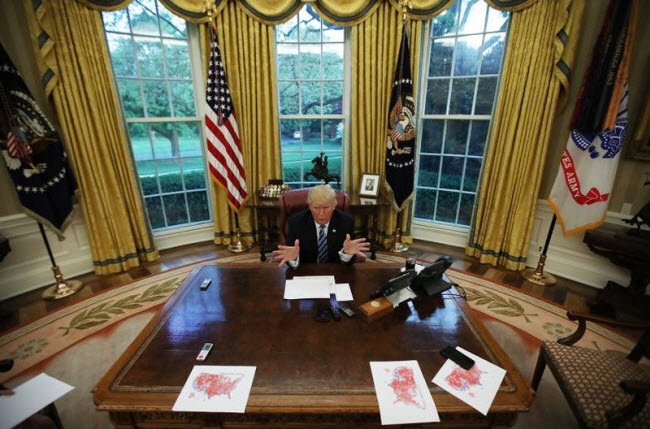 Tổng thống Mỹ Donald Trump trong phòng Bầu dục, Nhà Trắng ngày 27.4.2017