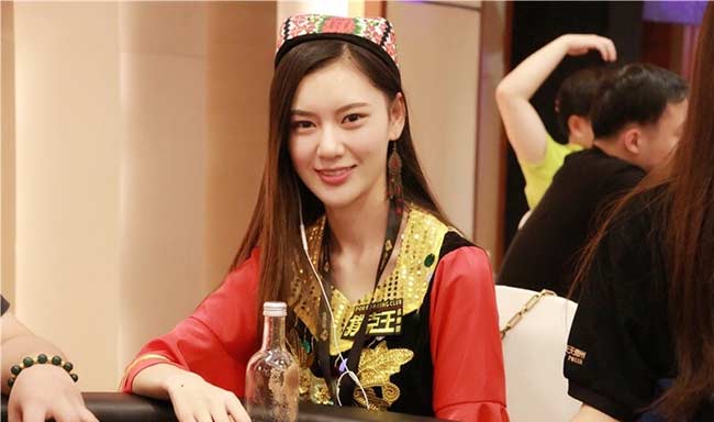 Nữ sinh viên 21 tuổi Yu Linghan là một cao thủ poker
