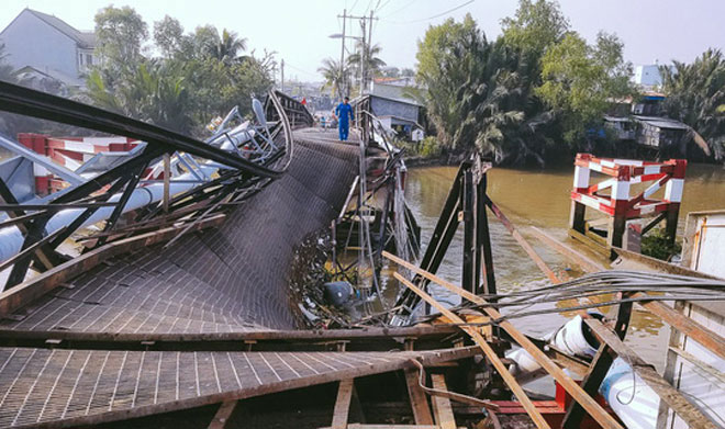 Thót tim qua những cây cầu... “răng rụng” - 1