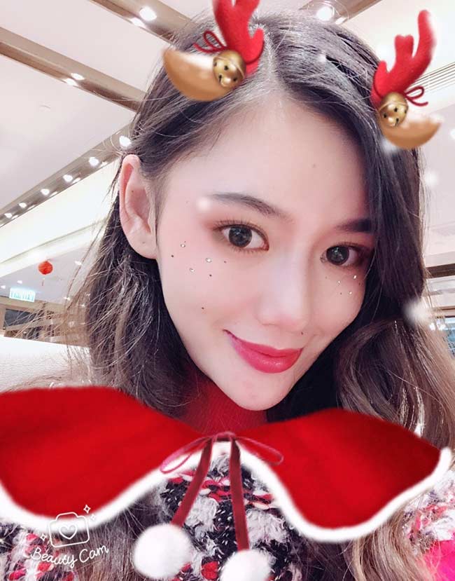 Vào tháng 12/2017, cô giành chức vô địch giải Global Poker League
