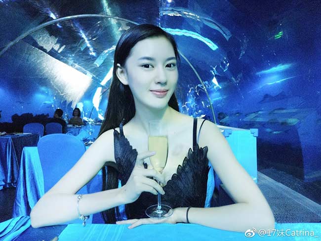 Sự thông minh và xinh đẹp khiến cô được gọi là “nữ thần” của poker Trung Quốc
