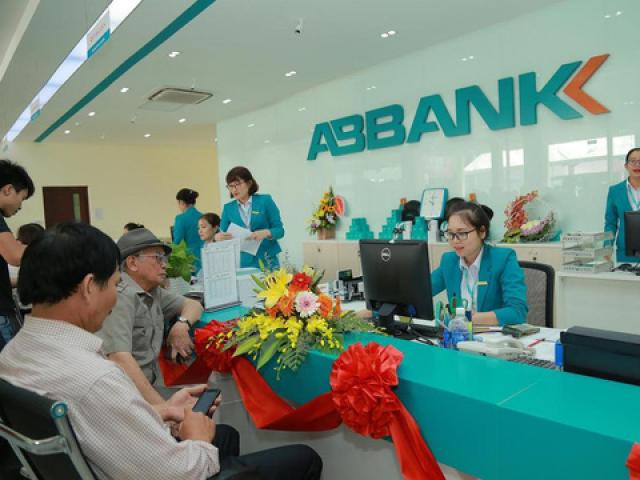 Kinh doanh - Vì sao hàng loạt ngân hàng báo lãi đột biến?