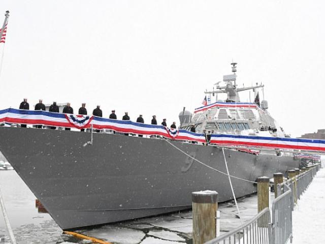 Thế giới - Tàu chiến Mỹ mắc kẹt giữa sông băng không thể di chuyển