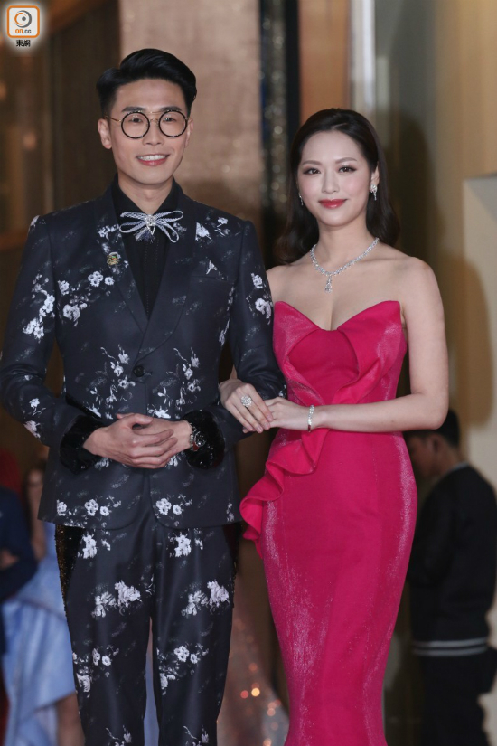Dàn mỹ nữ hở hết cỡ, chiếm sóng thảm đỏ TVB - 13