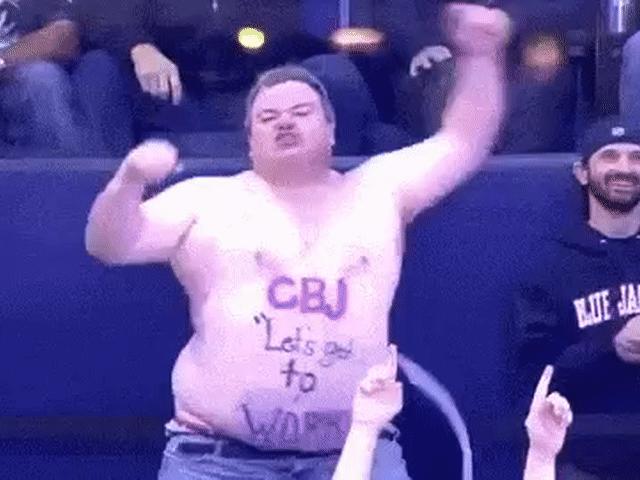 Tranh vui - Bắt gặp những cổ động viên bóng đá siêu "bá đạo"